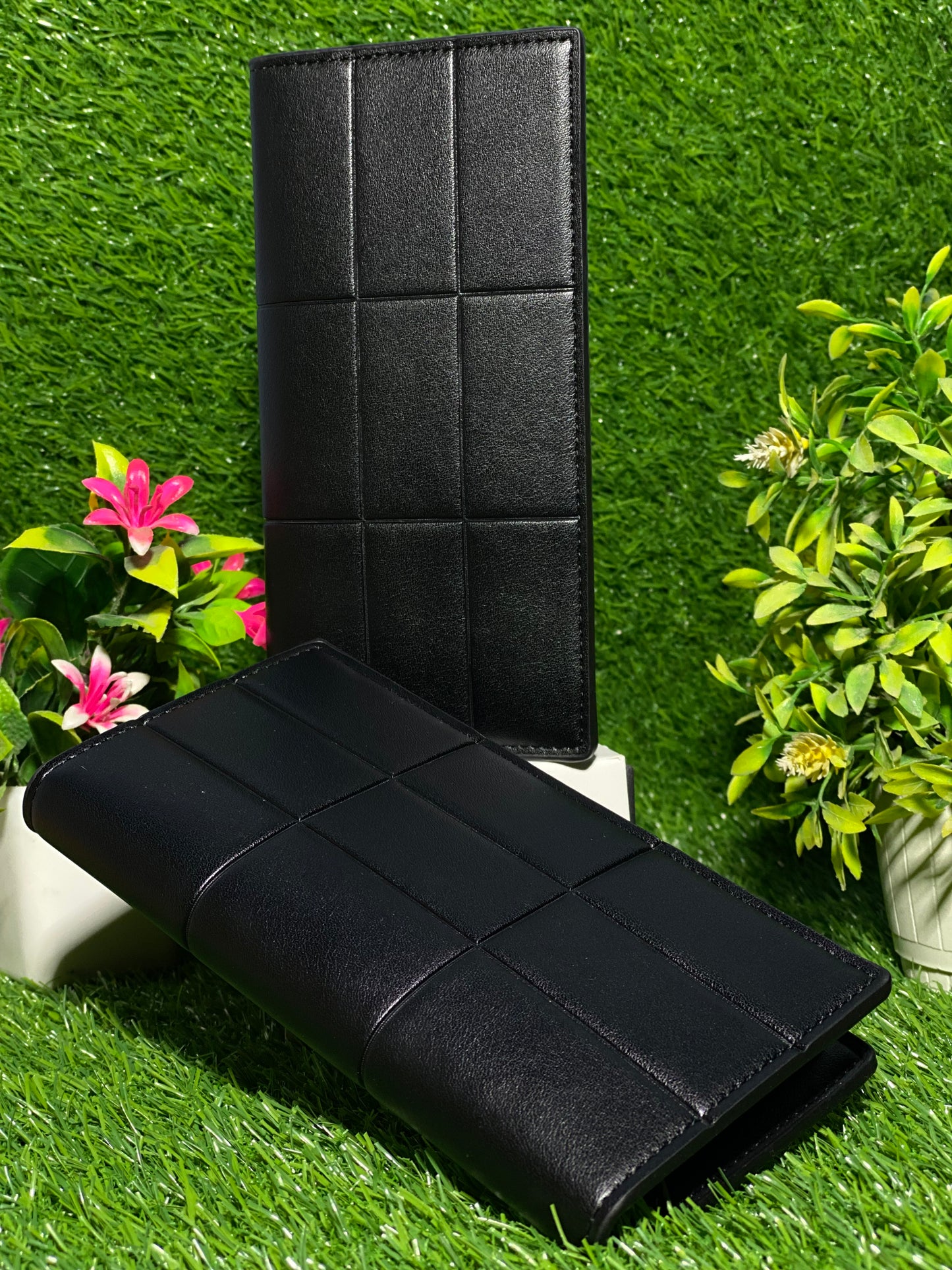 Elegant Black Leather Long Wallet with Grid Pattern and Multi-Card Slots