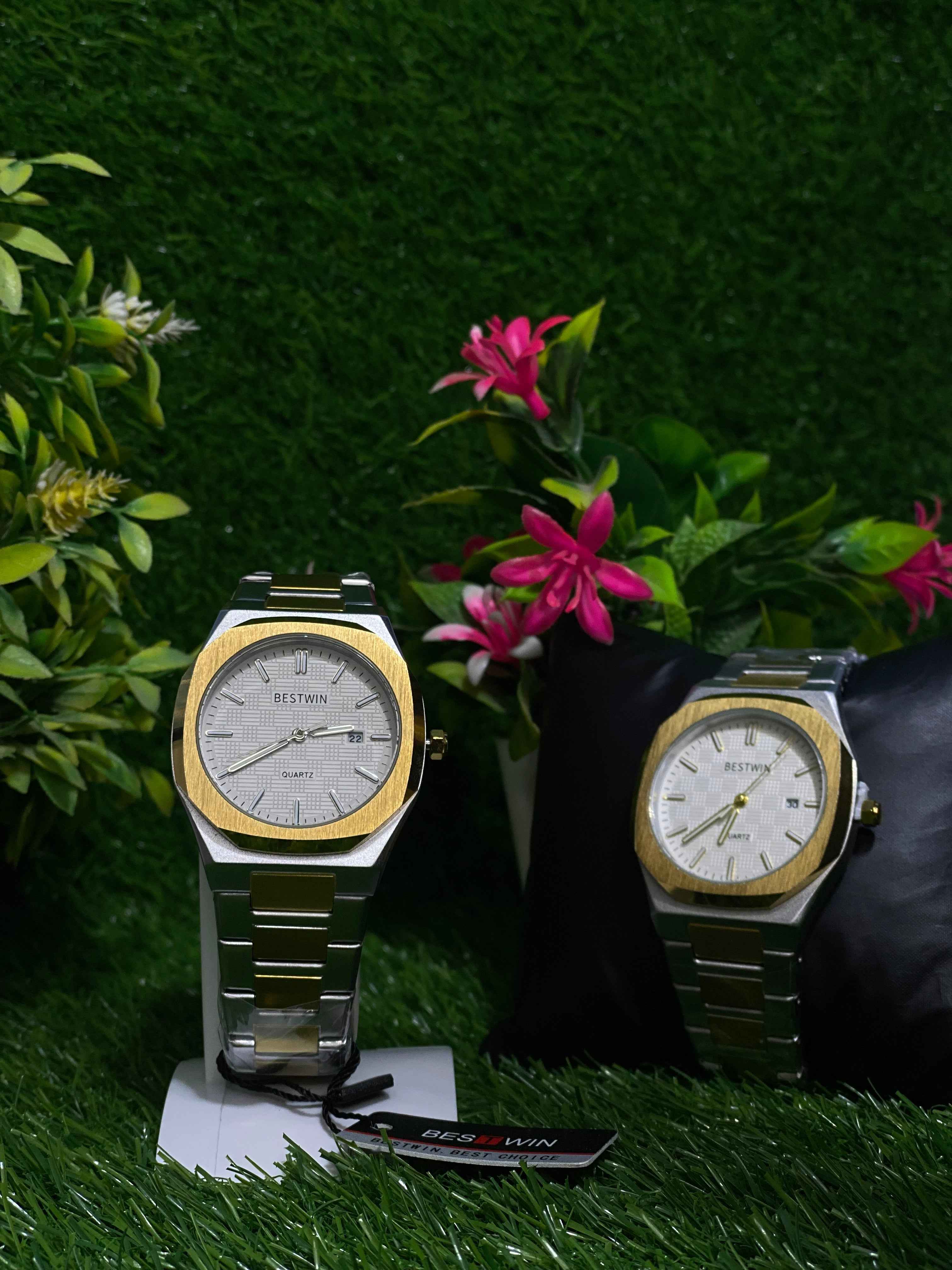 Classic Two-Tone Silver and Gold Wristwatch Set with Elegant Display