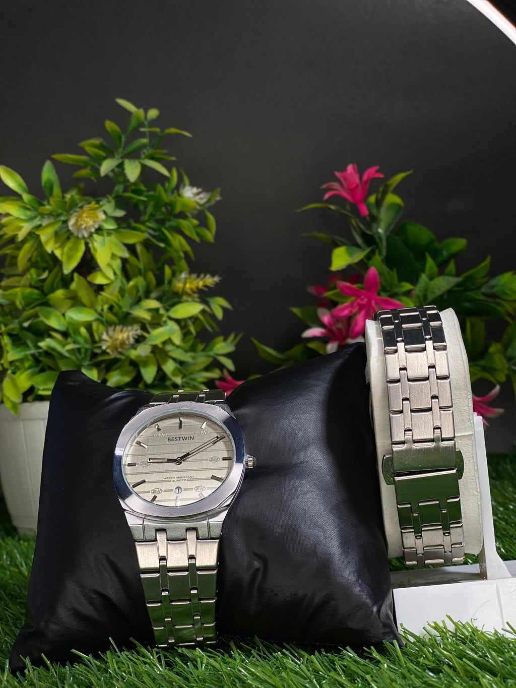 Classic Silver Stainless Steel Watch with Slim Textured Dial – Minimalism Meets Precision