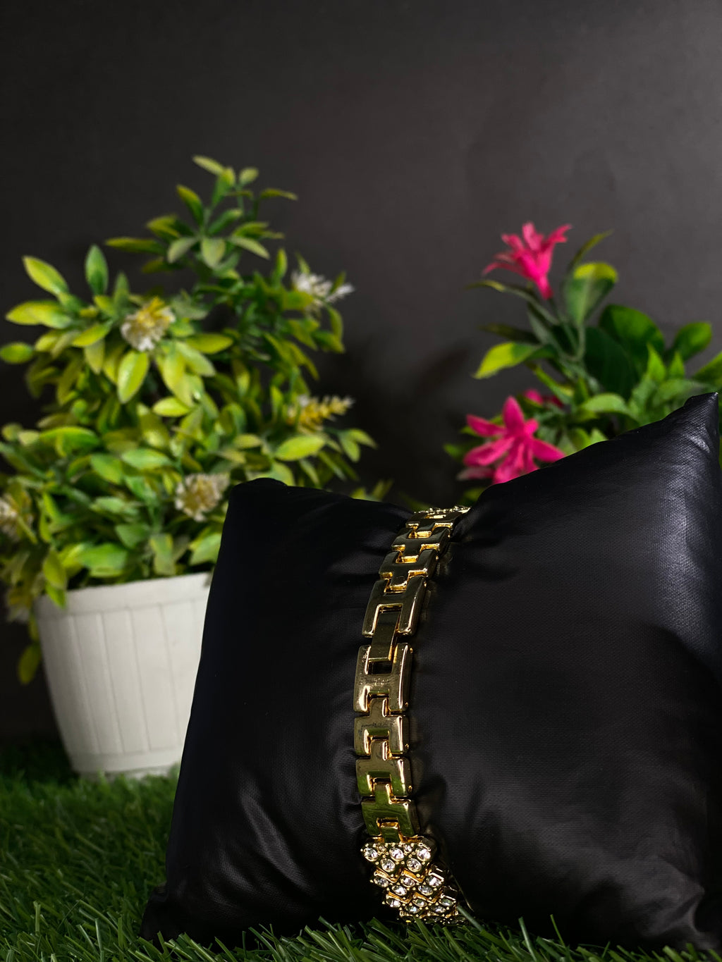 Gold Crystal-Studded Luxury Watch – Elegance That Shines