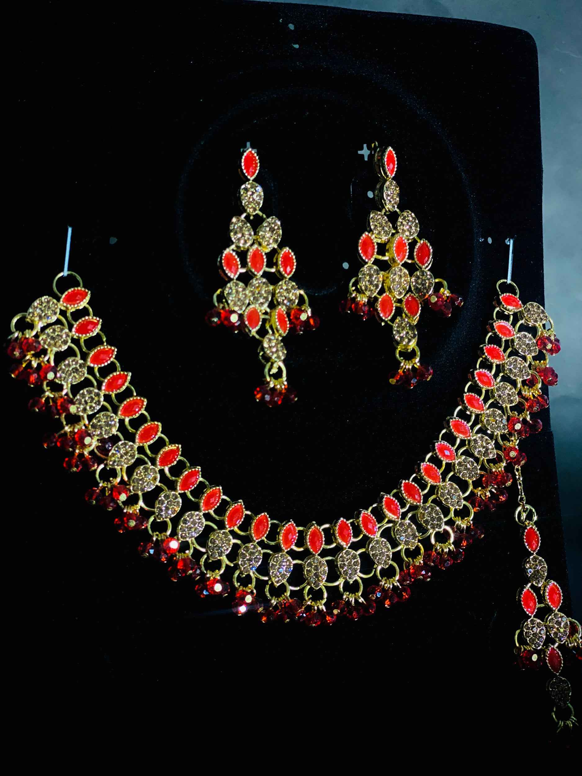 Red and Gold Bridal Jewelry Set – Sparkling Choker, Earrings & Maang Tikka with Crystal Detailing