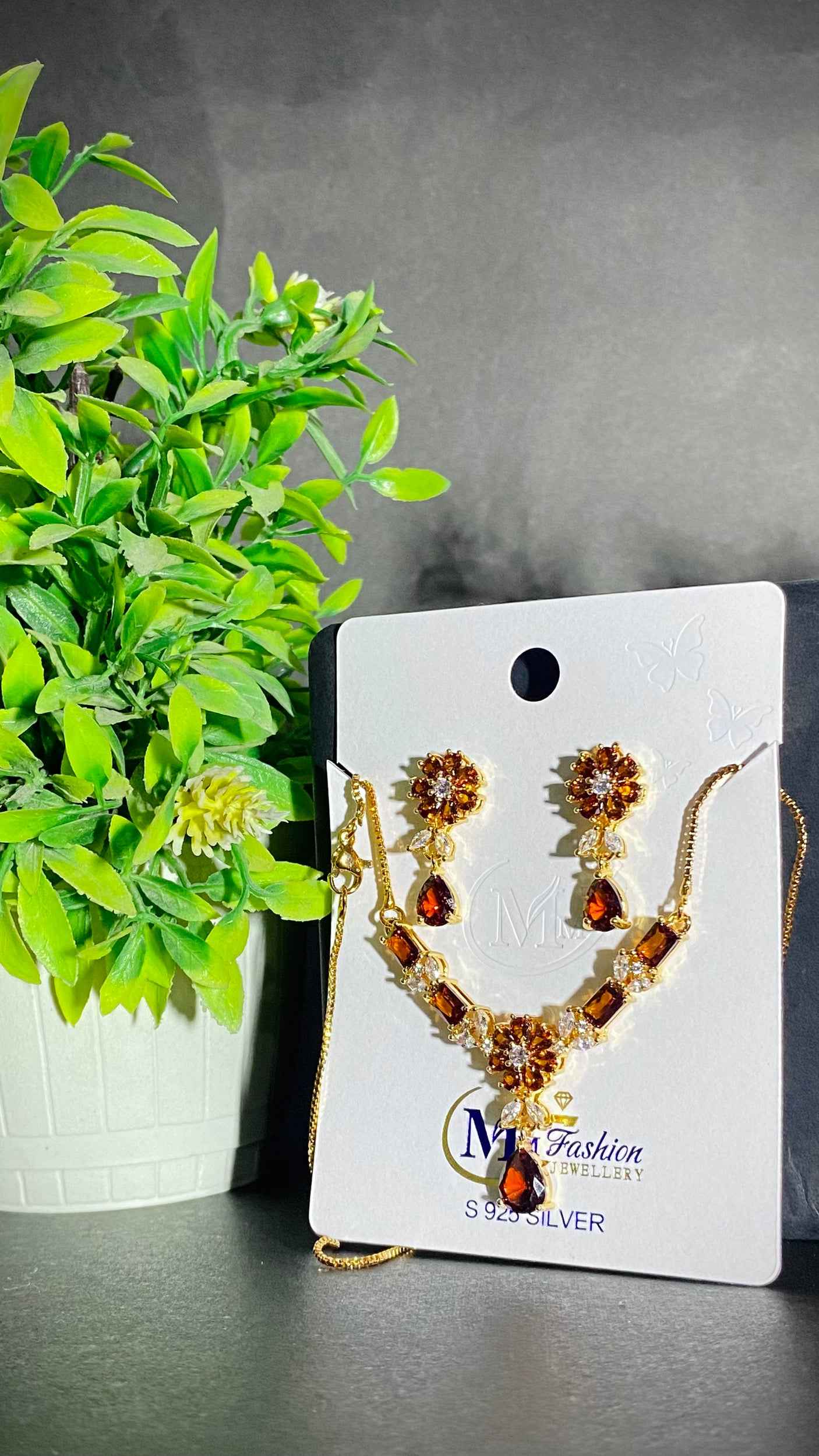 Radiant Golden-Brown Stone Jewelry Set with Floral Accents