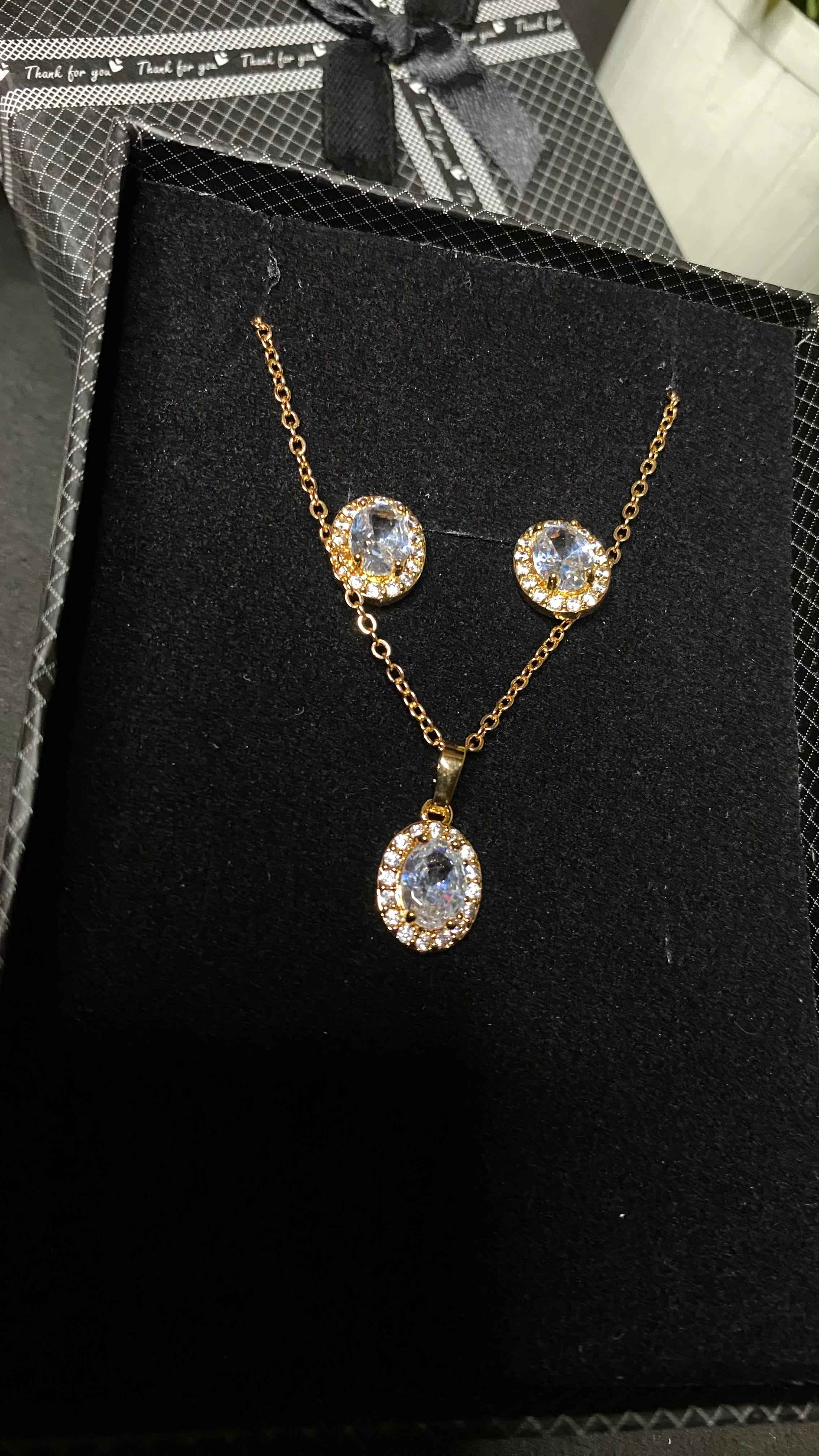 Luxury Oval-Cut Crystal Jewelry Set – Gold Finish with Glittering Stone Border