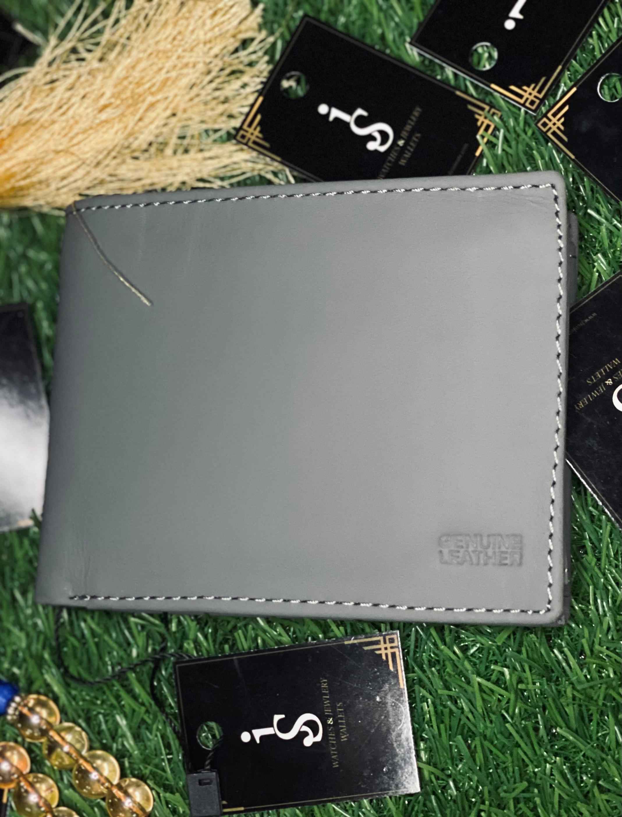 Modern Grey Genuine Leather Wallet – Sleek Bi-Fold with Clean Stitch Finish